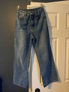 Mid rise straight leg denim